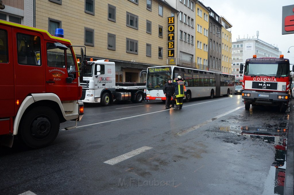 Stadtbus fing Feuer Koeln Muelheim Frankfurterstr Wiener Platz P231.JPG